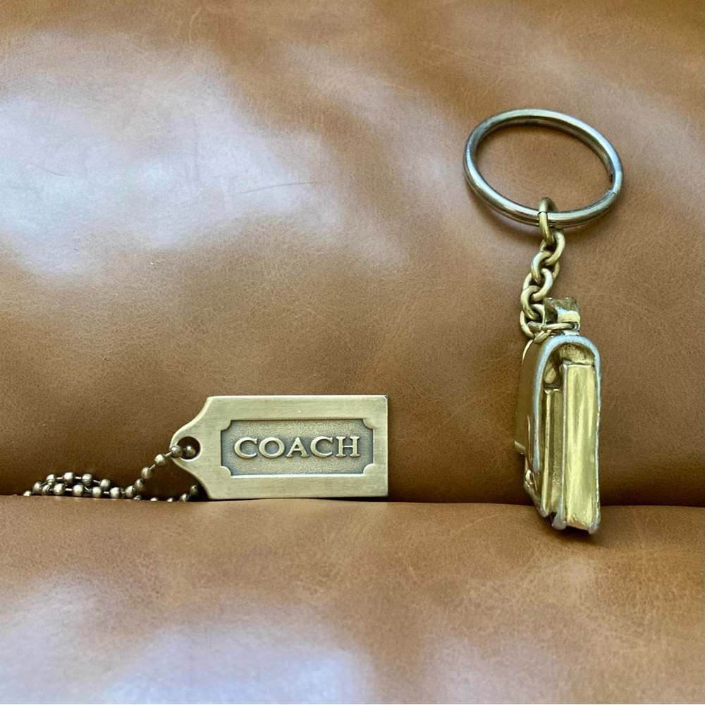 SOLID BRASS VERY RARE Vintage Coach Station Bag Brass Coach keychain - Picture 4 of 7